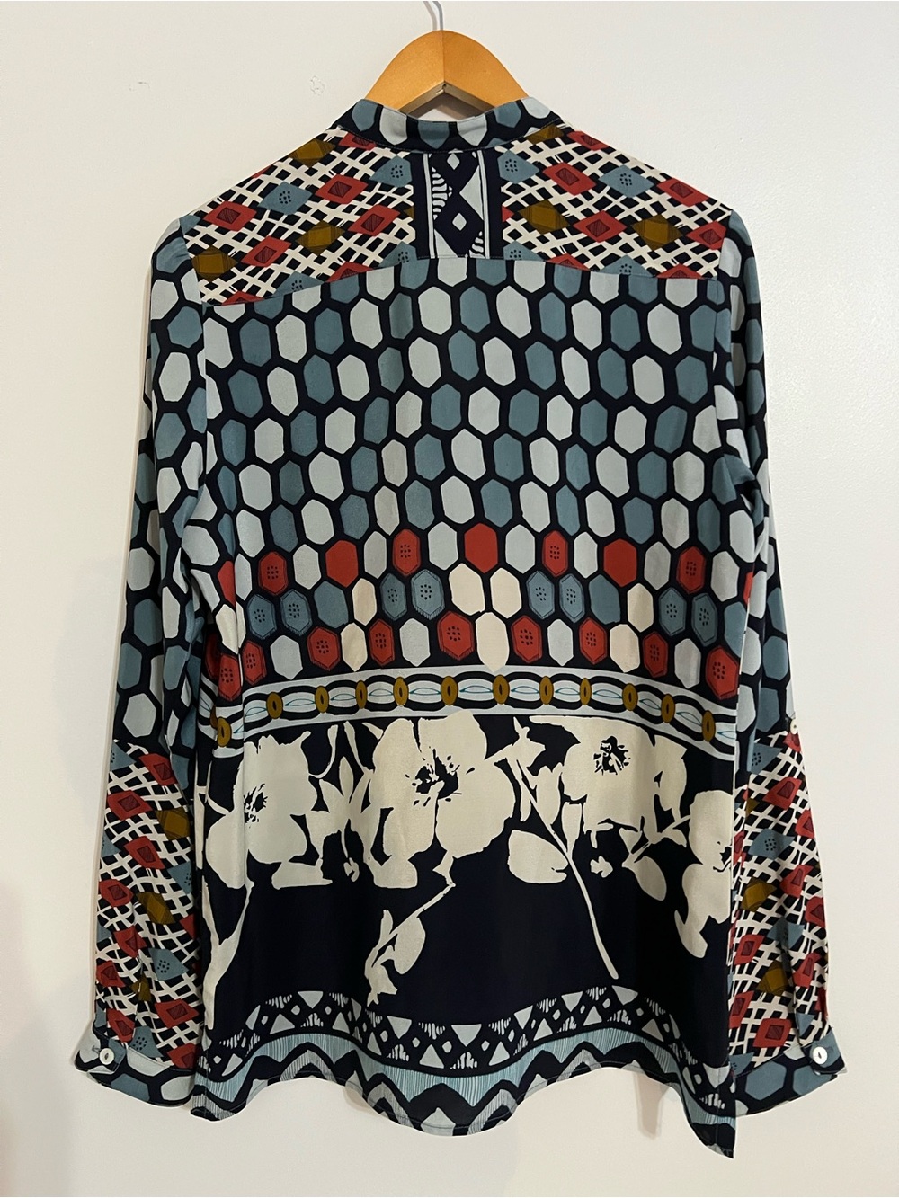 Like New Alicia Bell Silk Honey Comb Floral Printed Button Down Top Shirt - Picture 6 of 8